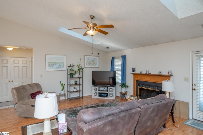 Property image 5 at 25 Chinaberry Lane, Simpsonville, SC 29680