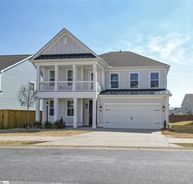 Saddlebrook Farm, Greer community