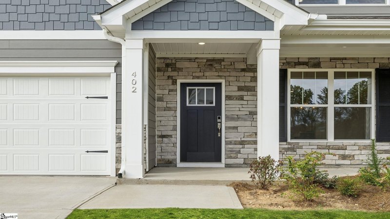 Property image 3 of 402 Fiery Road in Adams Glen, Greenville, SC 29607