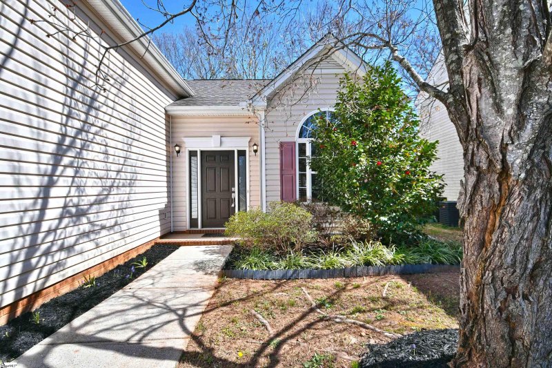 Property image 2 at 202 Clay Thorn Court, Greer, SC 29651