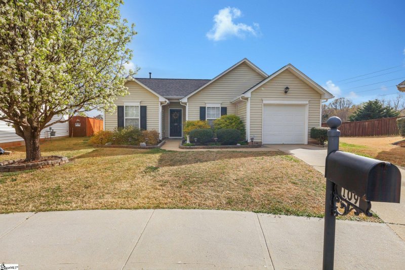 Property image 2 at 109 Becket Court, Greenville, SC 29605