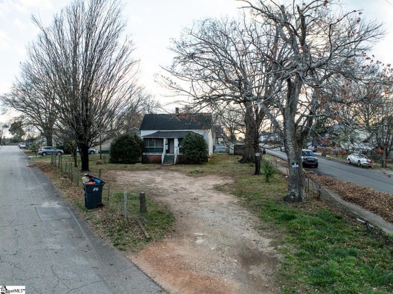 Property image 2 at 156 C Street, Greenville, SC 29609-5809
