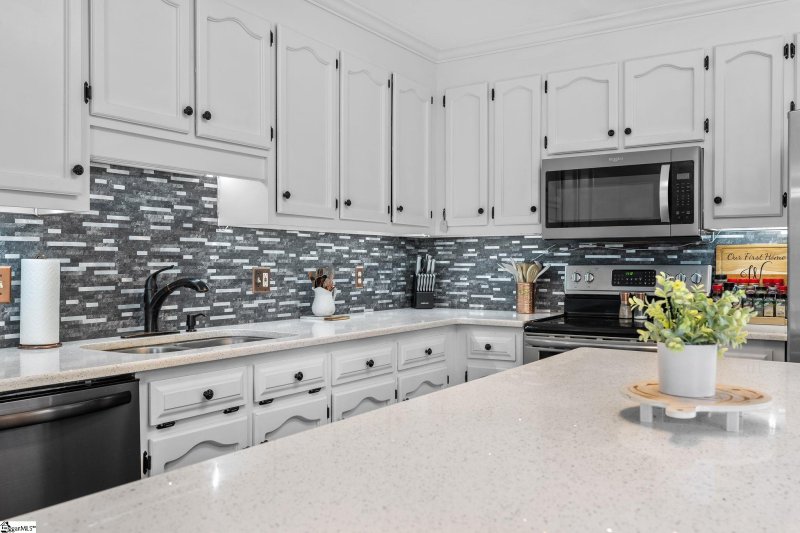 Property image 4 at 2 Middlecreek Way, Greenville, SC 29607