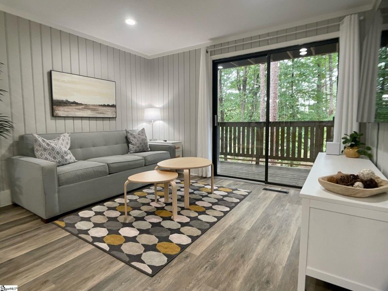 Property image 2 of 600 Captains Cove Court in Keowee Key, Salem, SC 29676