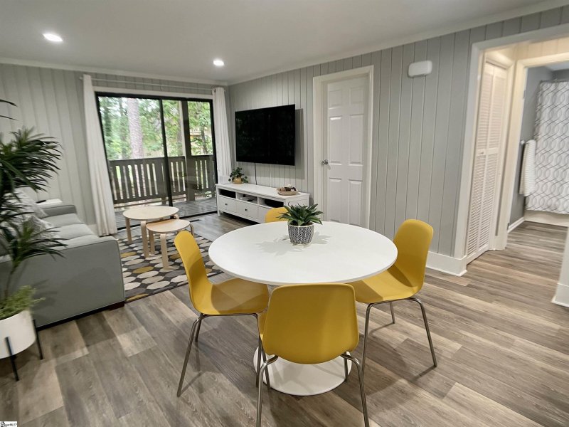 Property image 4 of 600 Captains Cove Court in Keowee Key, Salem, SC 29676