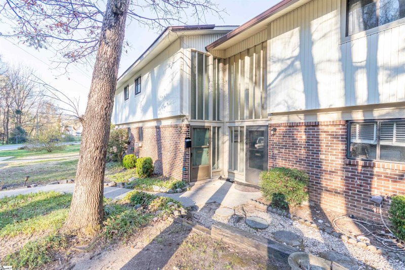 Property image 2 at 102 Briarview Circle, Greenville, SC 29615