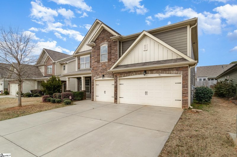 Property image 2 of 215 Redmont Court in Longleaf, Simpsonville, SC 29680