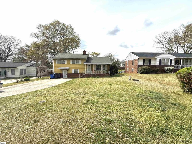 Property image 2 at 100 Farmington Road, Greenville, SC 29605