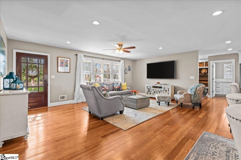 Property image 2 at 319 Elaine Avenue, Taylors, SC 29687