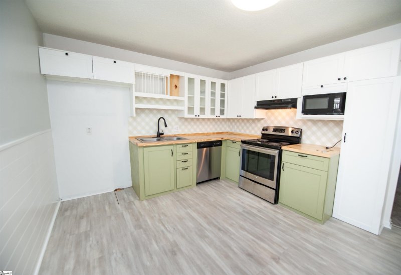 Property image 2 at 130 Idlewood Circle, Spartanburg, SC 29307