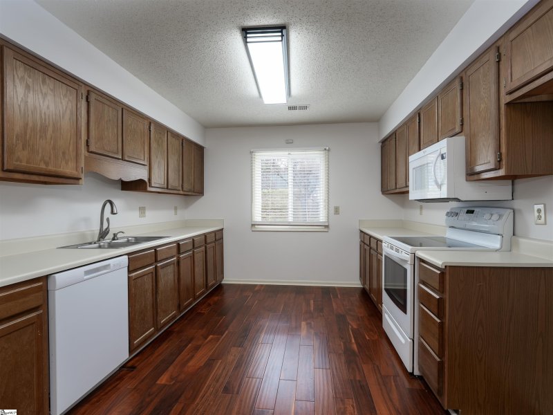 Property image 4 at 414 Lakeside Circle, Greenville, SC 29615-5325