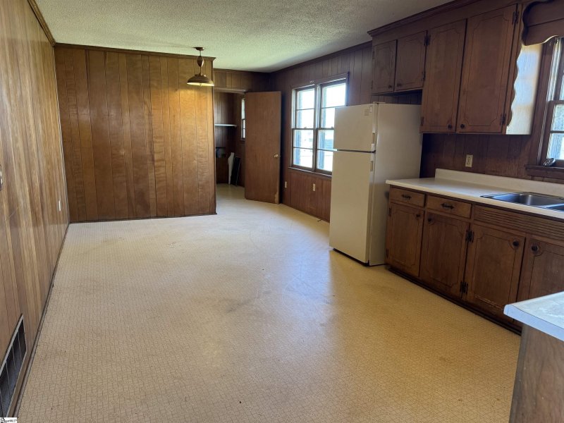 Property image 3 at 203 Montgomery Street, Laurens, SC 29360