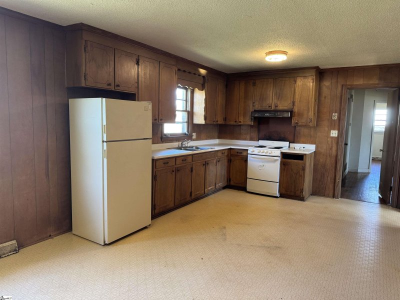 Property image 4 at 203 Montgomery Street, Laurens, SC 29360