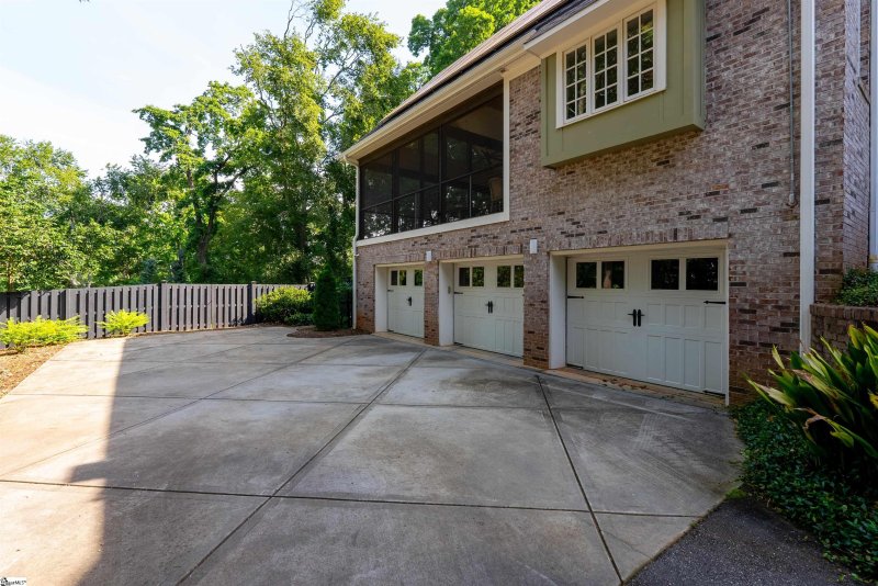 Property image 4 at 139 E Tallulah Drive, Greenville, SC 29605