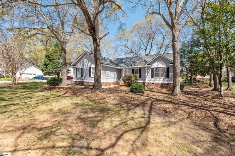 Property image 3 at 1 E Marley Lane, Simpsonville, SC 29681