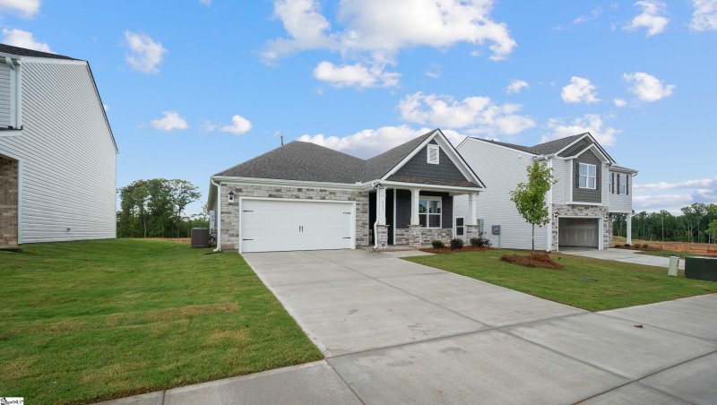 Property image 2 at 111 Depot Circle, Greenwood, SC 29646