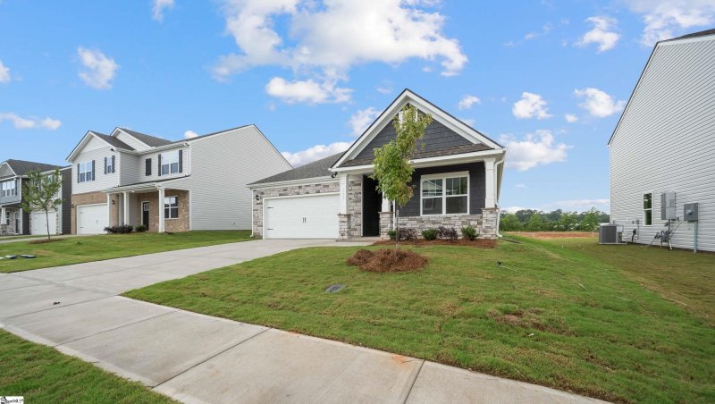 Property image 3 at 111 Depot Circle, Greenwood, SC 29646