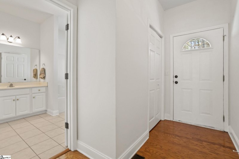 Property image 5 at 210 E Waters Edge Lane, West Union, SC 29696