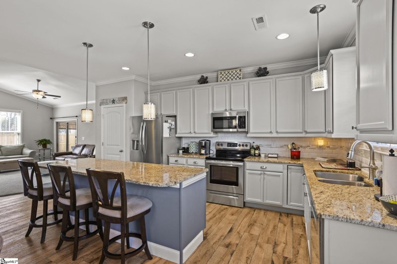 Property image 2 at 404 Skyway Place, Travelers Rest, SC 29690-7408