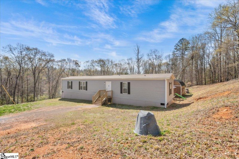 Property image 3 at 126 Sir Lancelot Drive, Piedmont, SC 29673