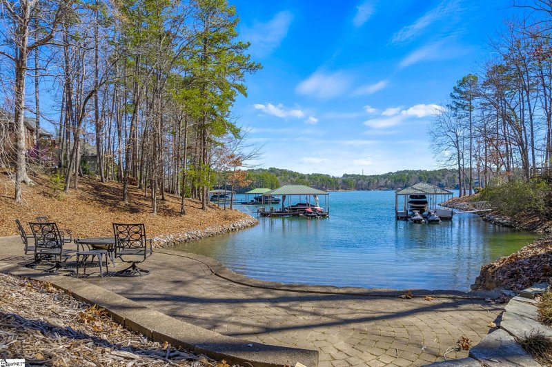 Property image 2 at 414 E Waterside Drive, Seneca, SC 29672