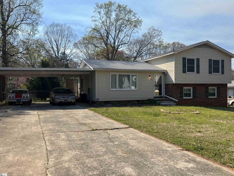 Property image 3 at 208 Corkwood Drive, Simpsonville, SC 29680