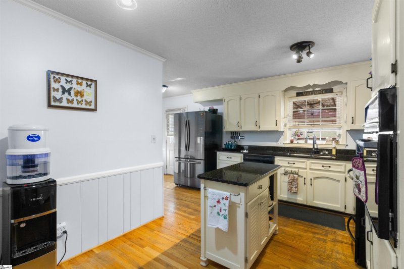 Property image 3 at 104 Autumn Hill Road, Greer, SC 29651