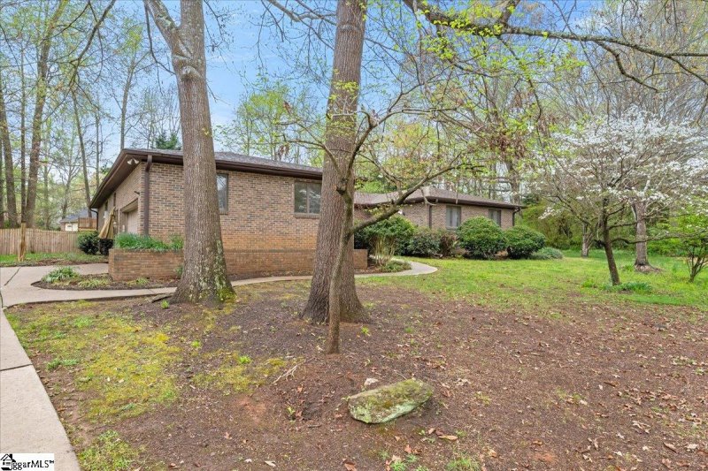 Property image 2 of 106 Clingmore Court in Holly Tree Plantation, Simpsonville, SC 29681