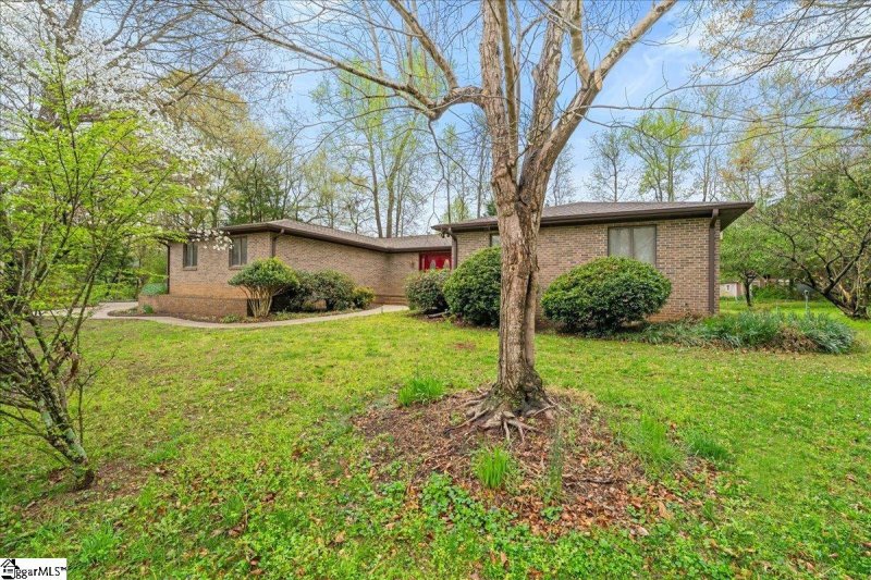 Property image 3 of 106 Clingmore Court in Holly Tree Plantation, Simpsonville, SC 29681