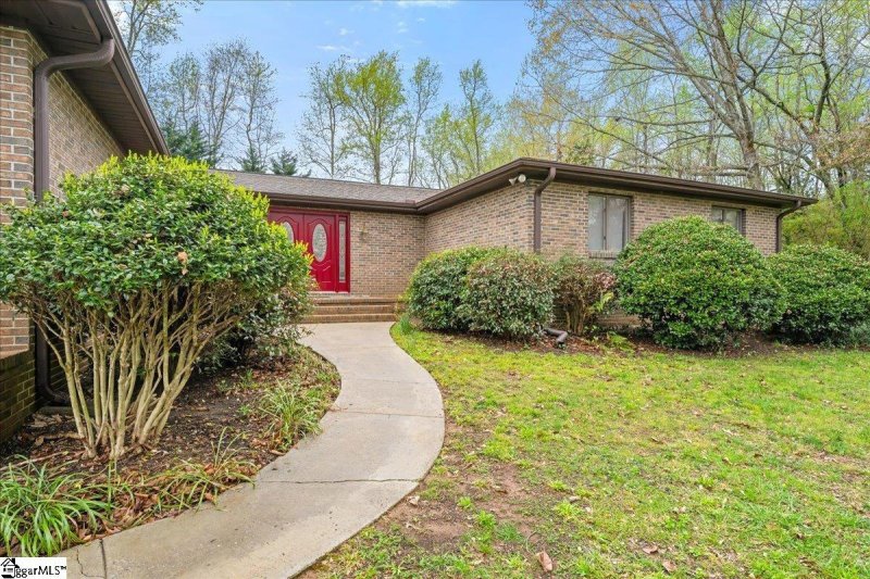 Property image 4 of 106 Clingmore Court in Holly Tree Plantation, Simpsonville, SC 29681