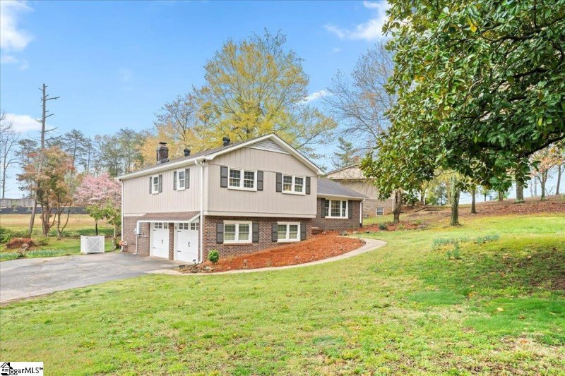 Property image 3 at 2 E Indian Trail, Taylors, SC 29687