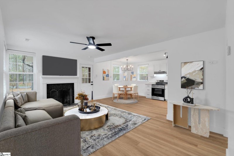 Property image 2 at 14 Woodmont Lane, Greenville, SC 29605-2551