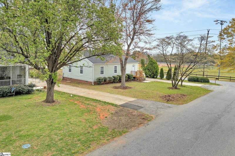 Property image 2 at 29 Fore Avenue, Greenville, SC 29607-3217