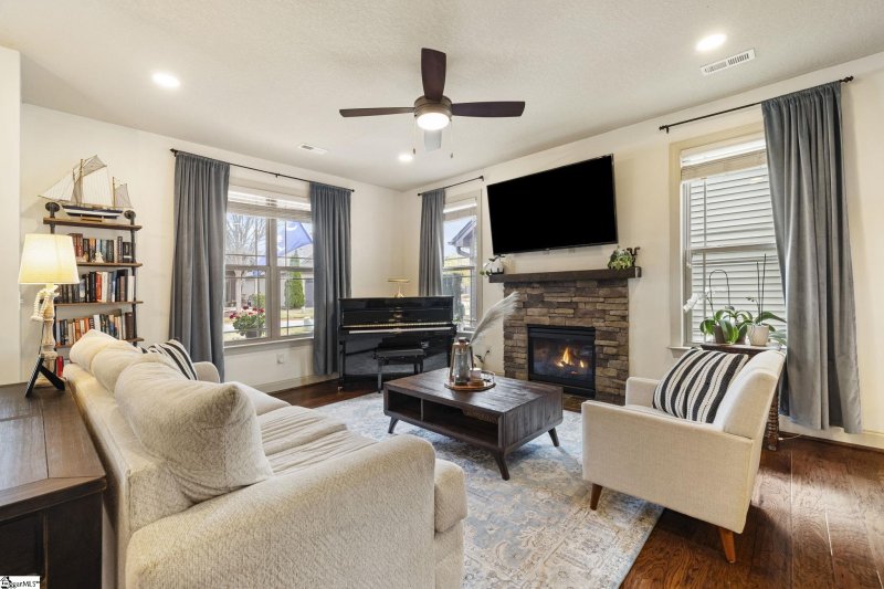 Property image 3 of 703 Cannongate Drive in Greystone Cottages, Greer, SC 29650