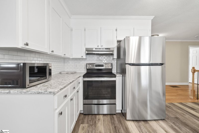 Property image 5 of 407 Great Glen Road in Del Norte, Greenville, SC 29615