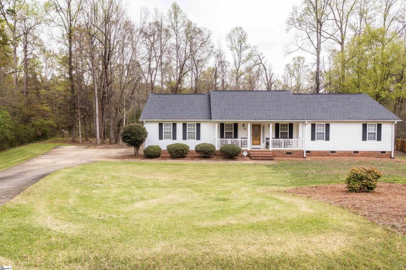 Property image 2 at 220 Palmetto Circle, Greer, SC 29651