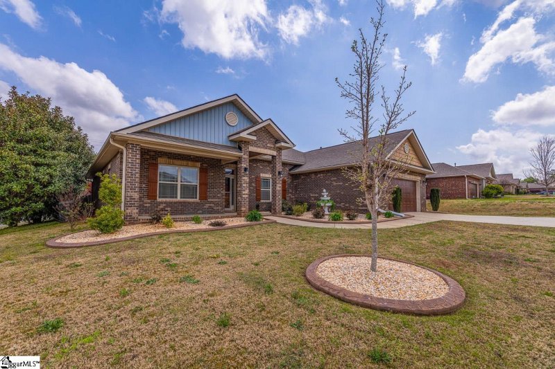 Property image 2 at 301 Rabbit Run Trail, Simpsonville, SC 29681