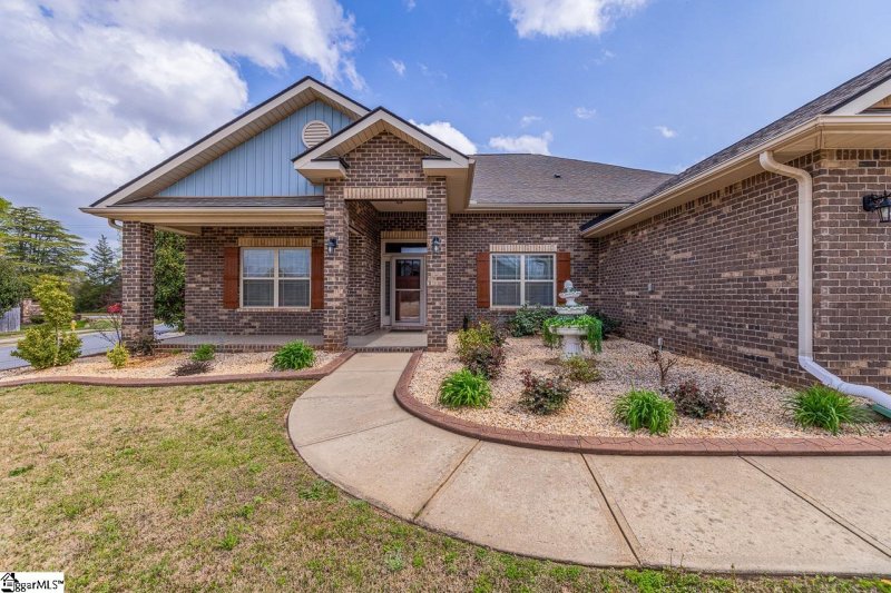 Property image 3 at 301 Rabbit Run Trail, Simpsonville, SC 29681