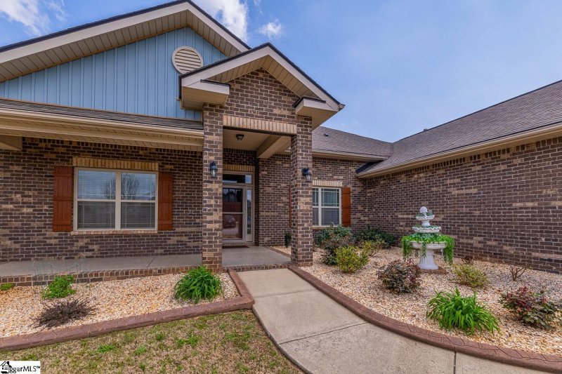 Property image 4 at 301 Rabbit Run Trail, Simpsonville, SC 29681