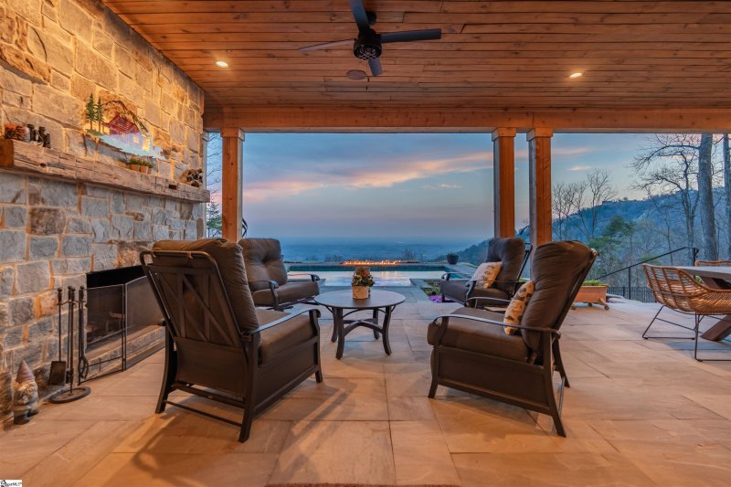 Property image 3 at 8 Raven Road, Landrum, SC 29356