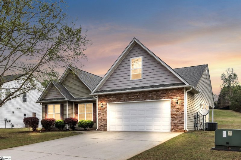 Property image 2 at 105 Eastpark Way, Easley, SC 29642