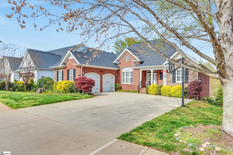 Property image 2 of 516 New Tarleton Way in River Oaks, Greer, SC 29650