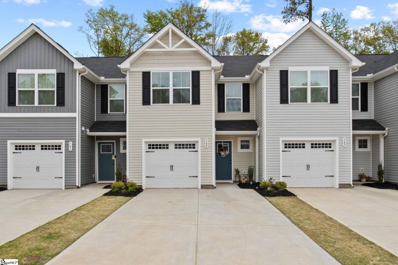 Arden Woods Townhomes, Greenville Community