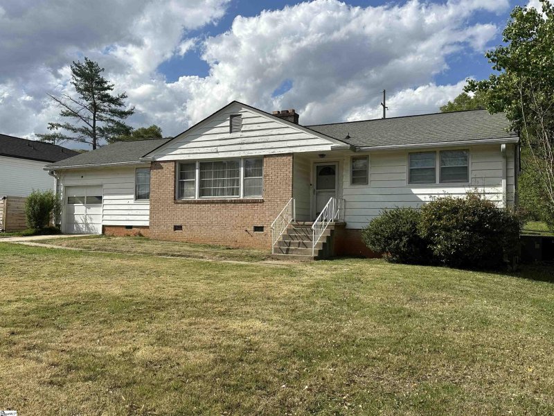 Property image 2 at 9 Plainfield Circle, Greenville, SC 29605