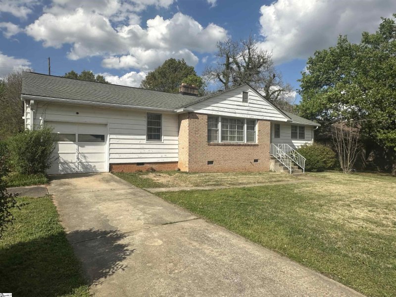 Property image 3 at 9 Plainfield Circle, Greenville, SC 29605