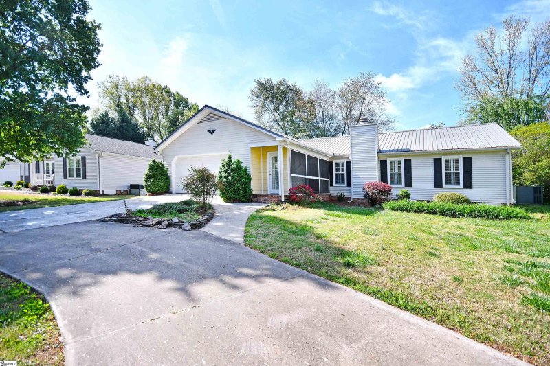 Devenger Place, Greer community