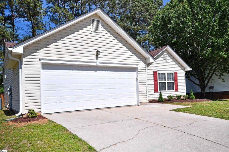 Property image 3 at 100 Westshire Drive, Simpsonville, SC 29681