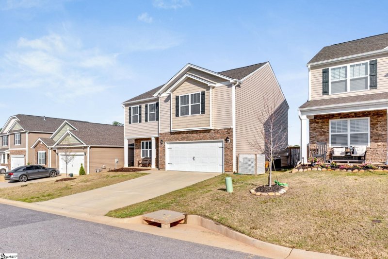 Property image 3 at 728 Rockhurst Way, Woodruff, SC 29388