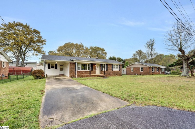 Property image 2 at 13 Monaview Street, Greenville, SC 29617