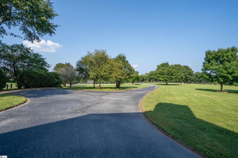 Property image 3 at 104 Bruce Farm Road, Simpsonville, SC 29681
